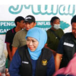 Gubernur Jatim dan Bupati Sidoarjo Gelar Pasar Murah untuk Tekan Inflasi 1001229103