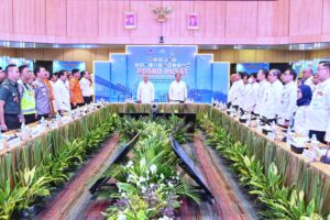 Posko Pusat Angkutan Natal dan Tahun Baru (Nataru) 2025/2026 resmi ditutup oleh Menteri Perhubungan Dudy Purwagandhi. Baca lengkap evaluasi Kemenhub atas kinerja angkutan massal periode libur panjang dan strategi persiapan menghadapi puncak arus mudik Lebaran 2026. Informasi terbaru seputar transportasi nasional.