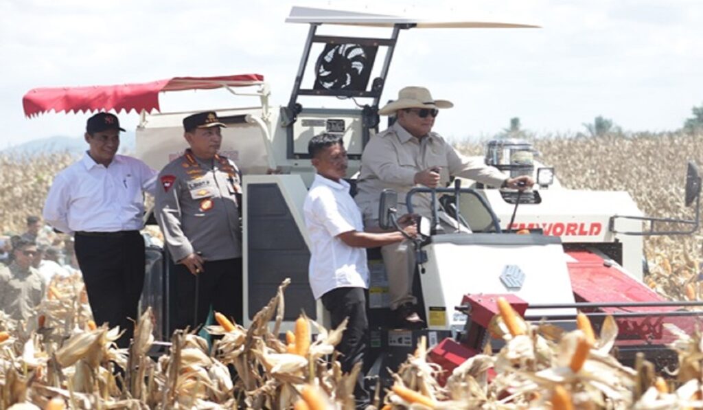 Presiden Prabowo Subianto sedang berpidato dalam acara Panen Raya Jagung di Tuban 16 Mei 2026