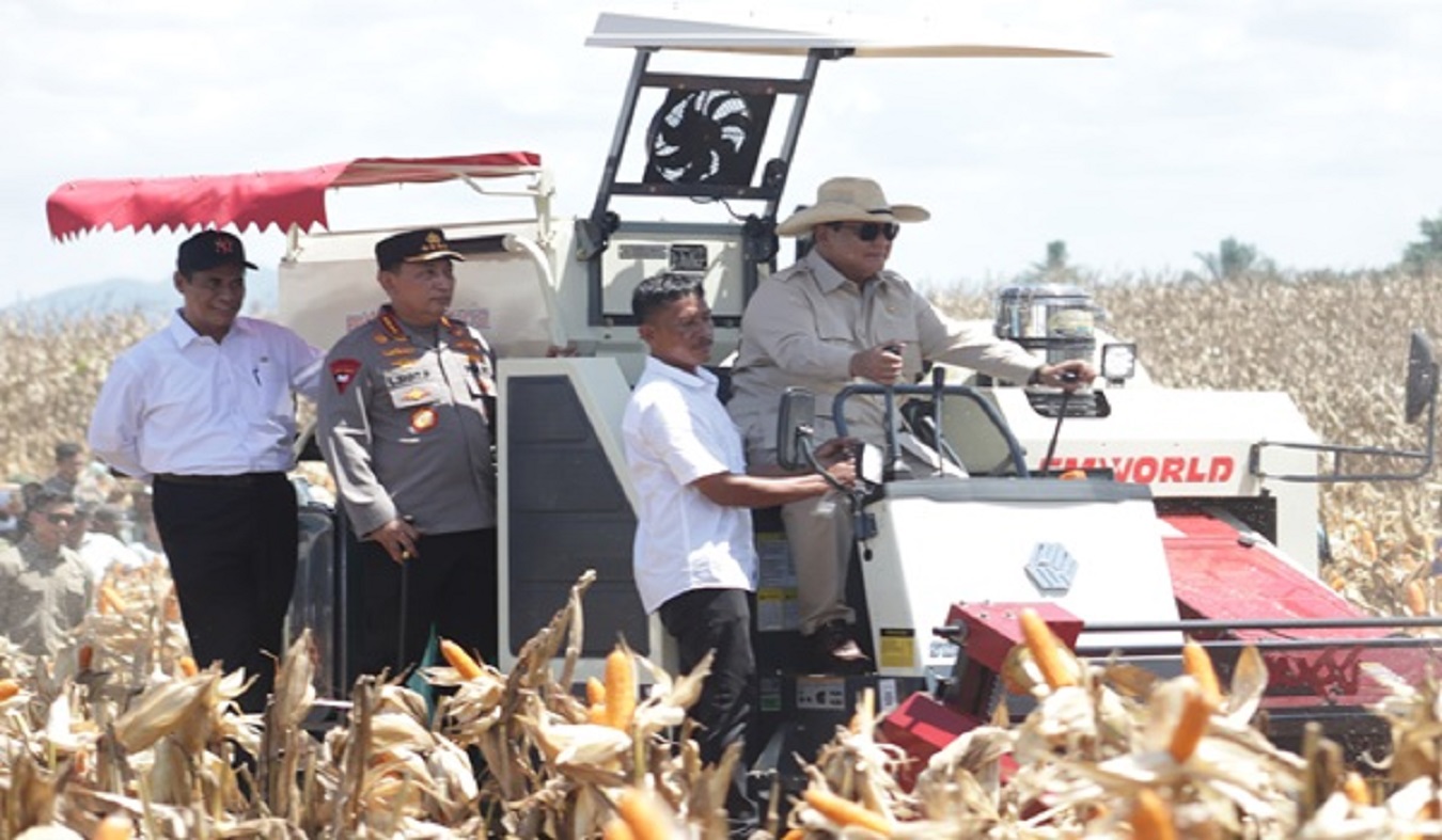Presiden Prabowo Subianto sedang berpidato dalam acara Panen Raya Jagung di Tuban 16 Mei 2026