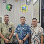 "Penandatanganan kerja sama BRI dan Rumah Sakit Bhayangkara Tulungagung dalam Program Manfaat Kartu BRI Life."