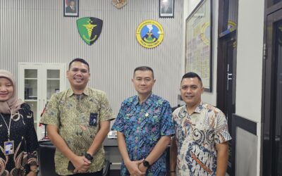 "Penandatanganan kerja sama BRI dan Rumah Sakit Bhayangkara Tulungagung dalam Program Manfaat Kartu BRI Life."