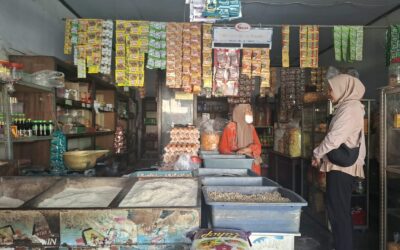 KUR BRI Tulungagung bantu Triningsih kembangkan toko sembako. Pendampingan BRI jadi kunci semangat dan optimisme UMKM.
