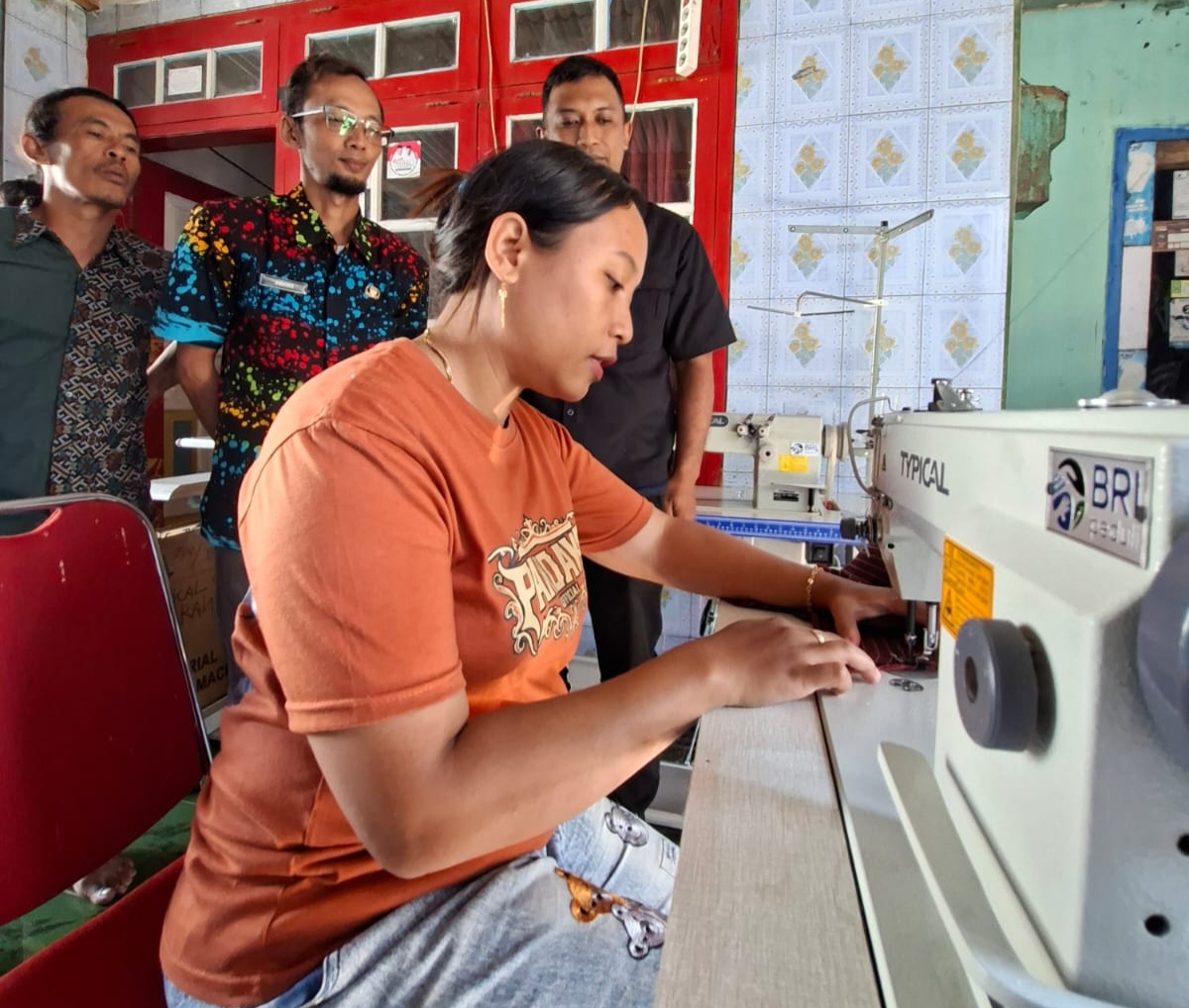 BRI Tulungagung dorong produktivitas UMKM lewat KUR Rp741 miliar. Fokus pada sektor pertanian dan perdagangan sebagai penggerak ekonomi daerah.