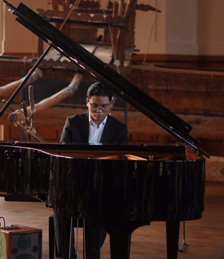 Calvin Abdiel Tambunan saat konser piano di MARKK Hamburg, Jerman